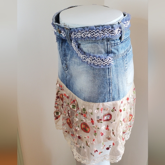 Vintage Boho Lace Flower Jean Skirt - Picture 4 of 8